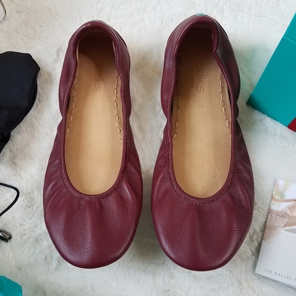 Tieks Burgundy Ballet Flats w/Accessories - Picture 4 of 11